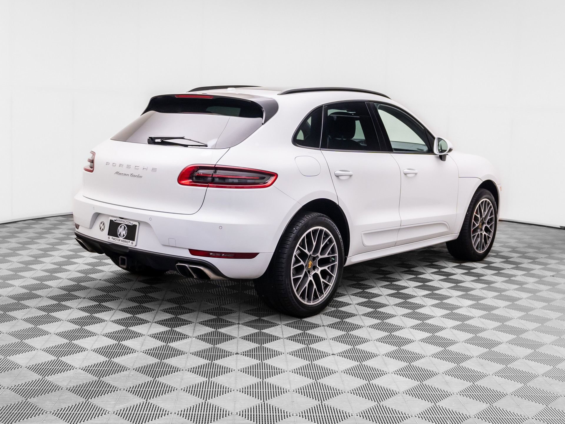 Used 2015 Porsche Macan Turbo AWD/4WD image 8
