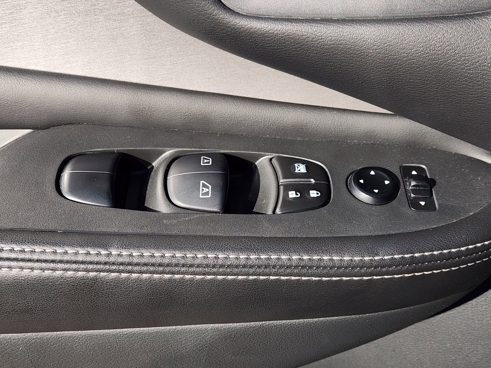 Used 2024 Nissan Murano SV image 28