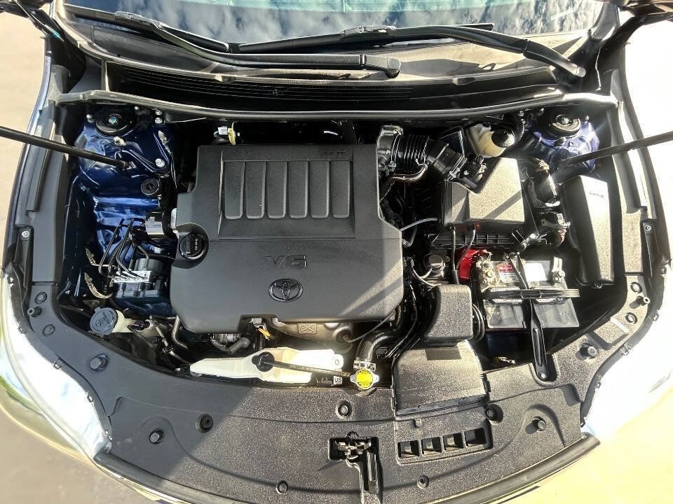 Used 2013 Toyota Avalon XLE Touring FWD image 25