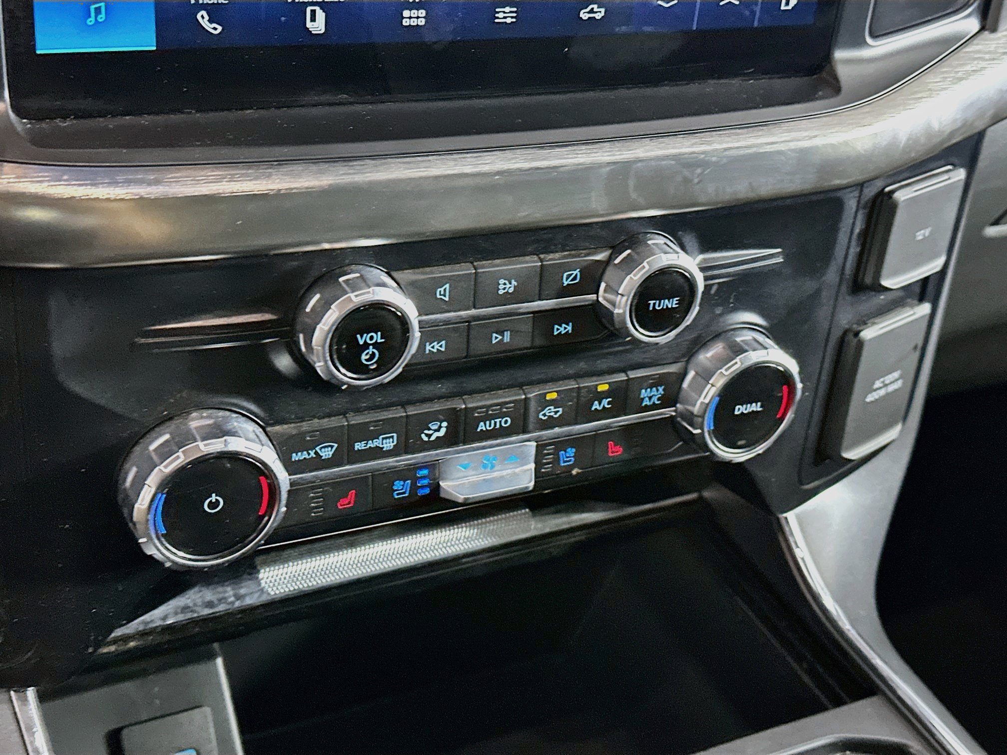 Used 2022 Ford F150 Lariat AWD/4WD image 23