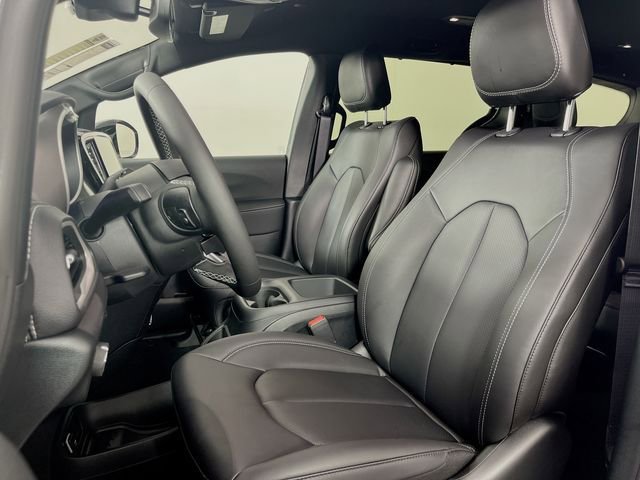 New 2026 Chrysler Pacifica Select image 12