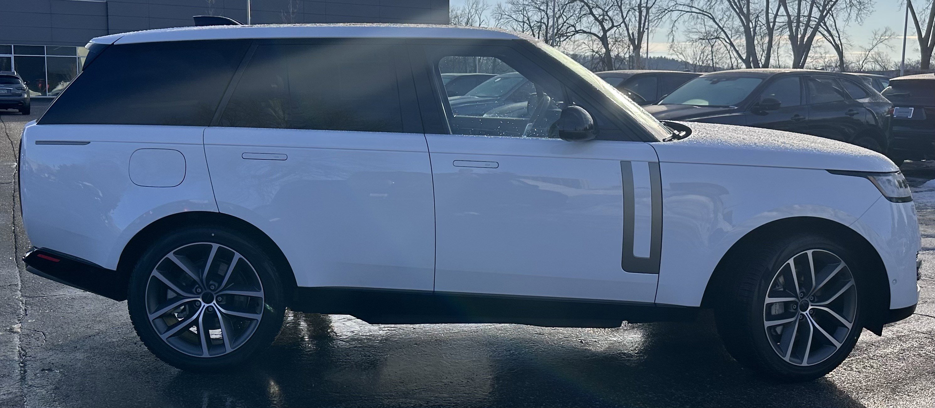 New 2026 Land Rover Range Rover SE image 4