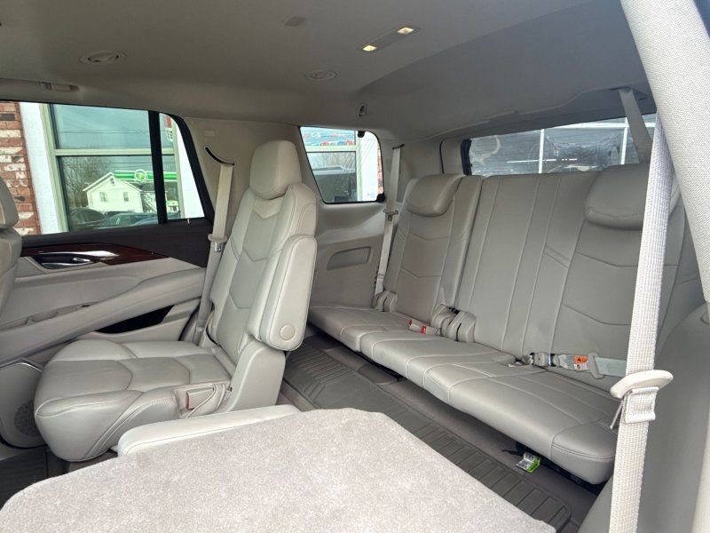 Used 2017 Cadillac Escalade Luxury image 15