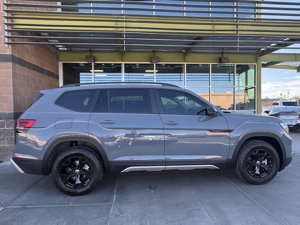 Used 2024 Volkswagen Atlas Peak Edition SE AWD/4WD image 9