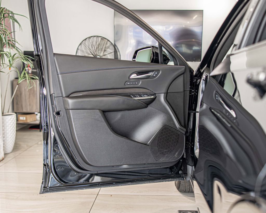 Used 2025 Cadillac XT4 Sport image 32