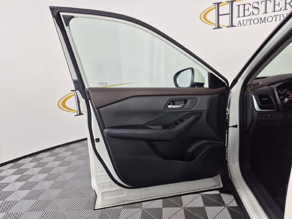 Used 2023 Nissan Rogue SV AWD/4WD image 13