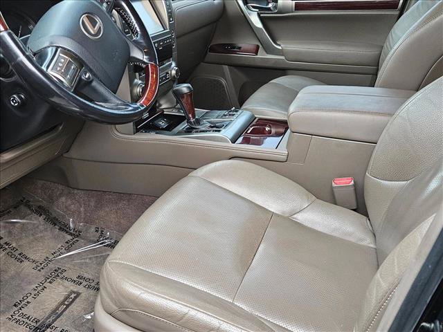 Used 2016 Lexus GX 460 w/ Premium Package AWD/4WD image 17