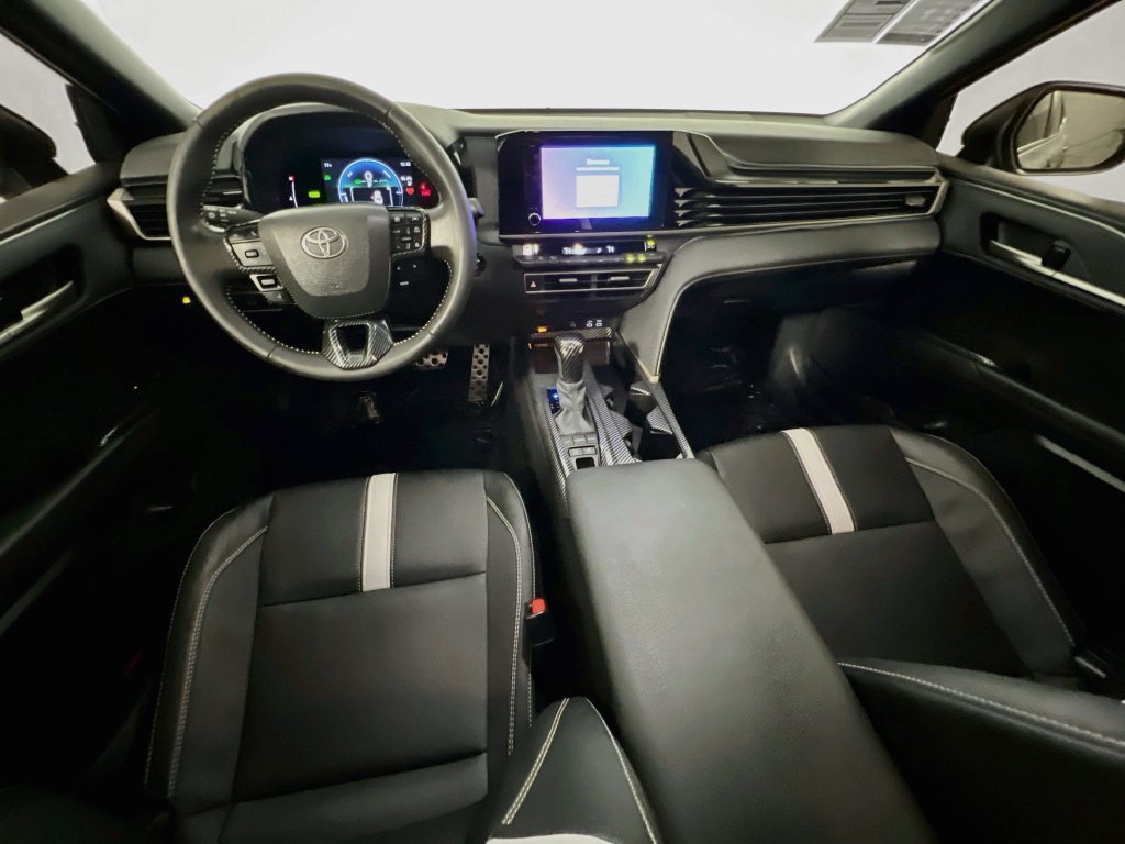 Used 2025 Toyota Camry SE FWD image 27