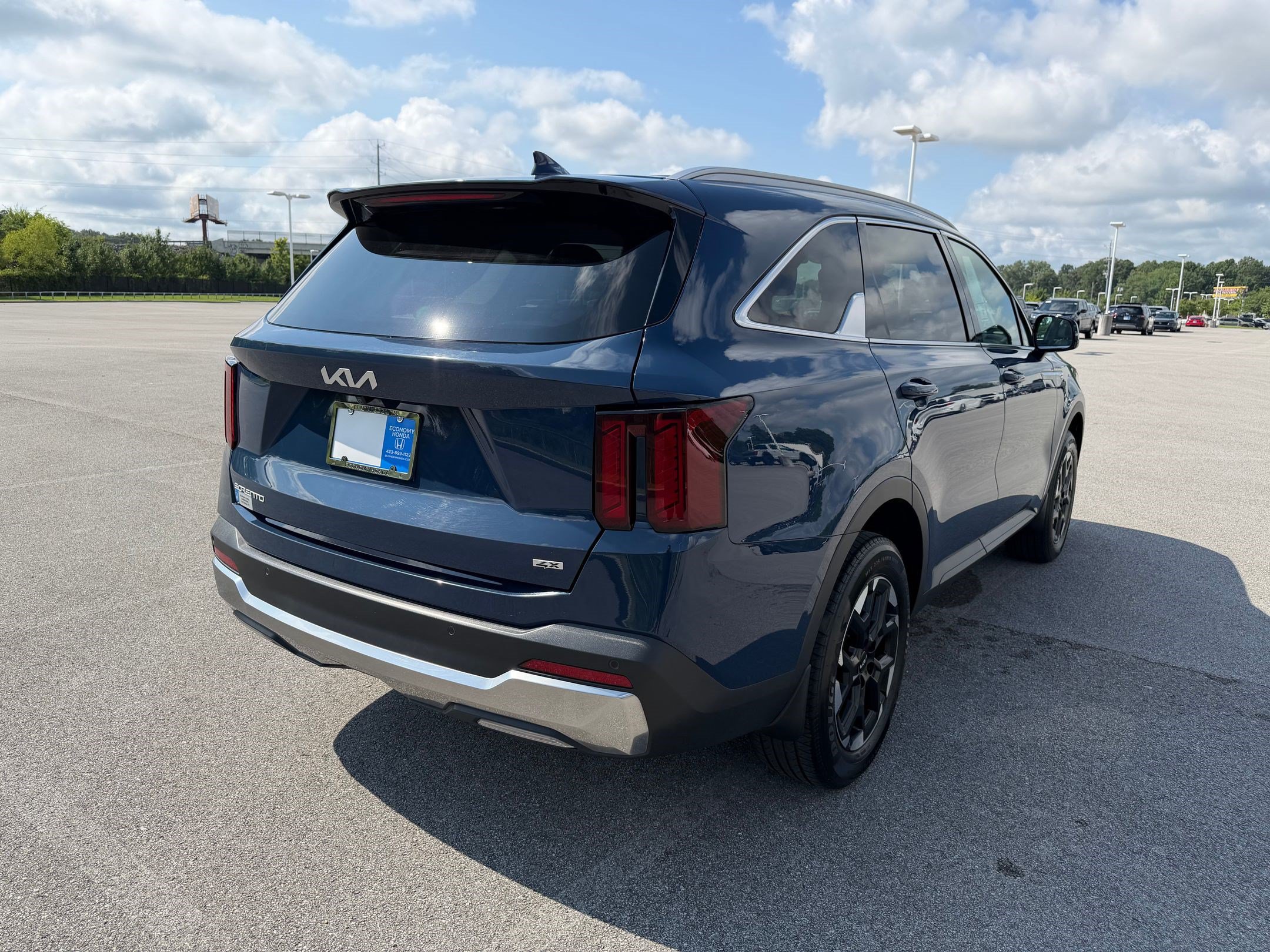 Used 2025 Kia Sorento S AWD/4WD image 9