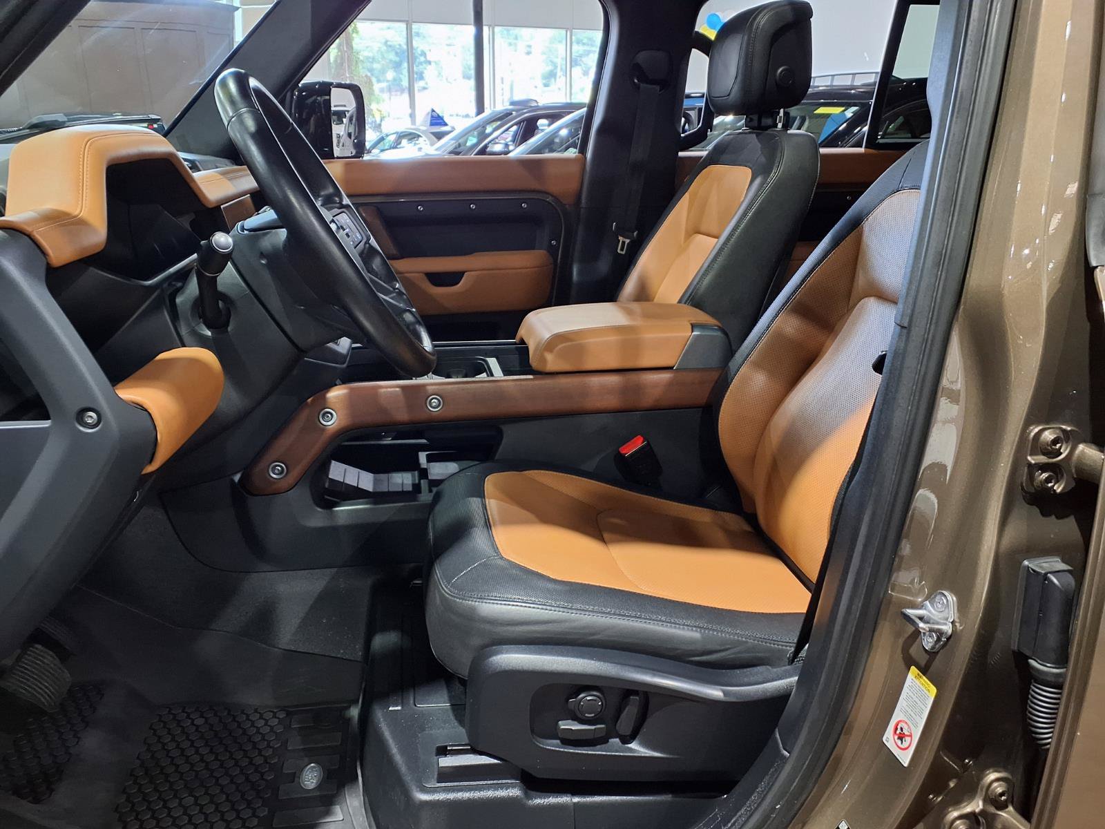 Used 2024 Land Rover Defender 110 X-Dynamic SE AWD/4WD image 27