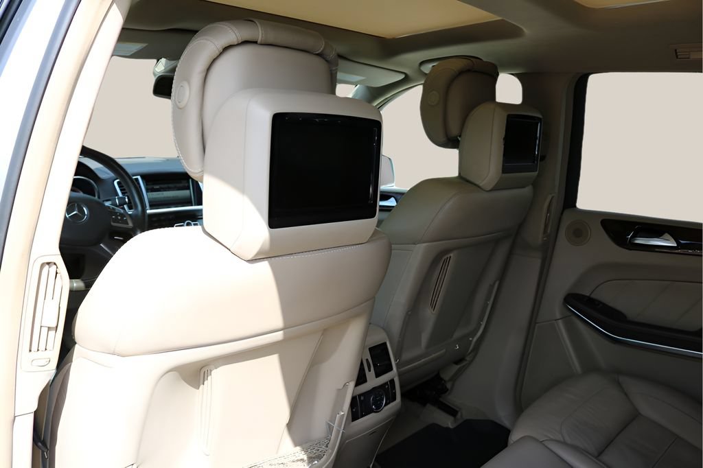Used 2014 Mercedes-Benz GL 550 4MATIC image 16