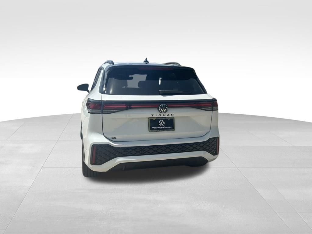 New 2026 Volkswagen Tiguan SE R-Line FWD image 4