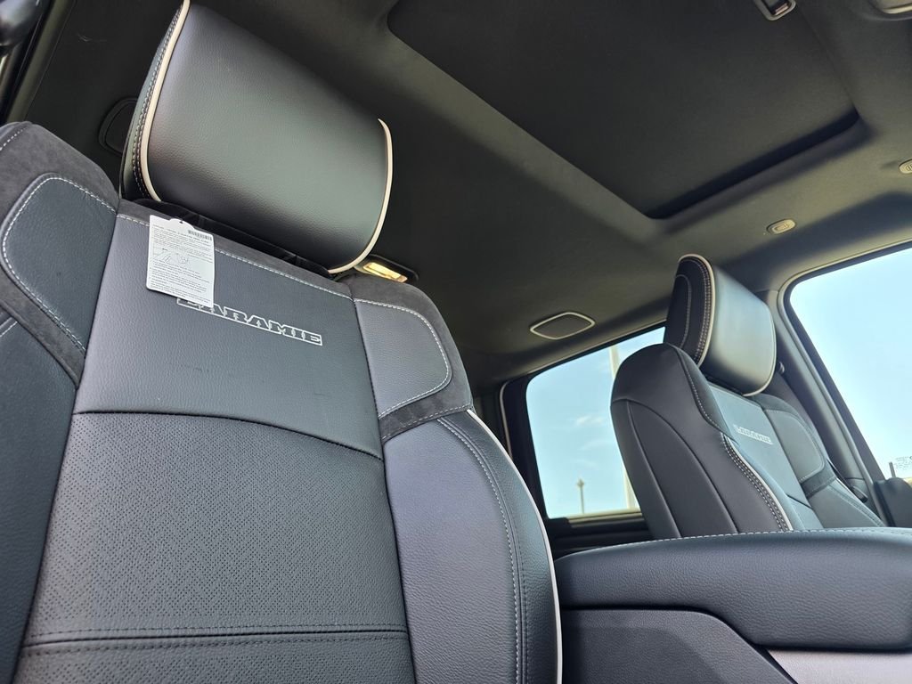 New 2026 RAM 2500 Laramie AWD/4WD image 14