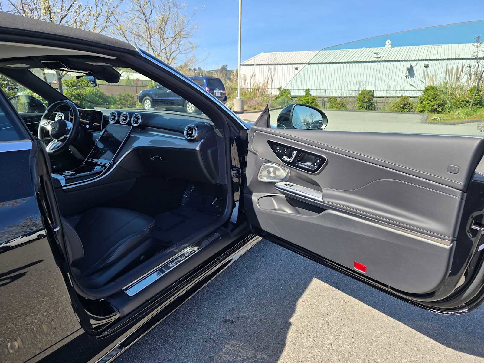 Used 2025 Mercedes-Benz CLE 300 4MATIC Cabriolet image 13