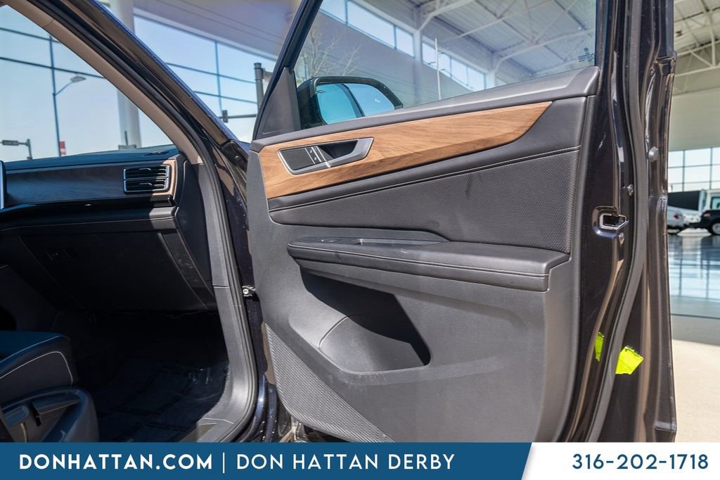 Used 2025 Volkswagen Atlas SE AWD/4WD image 24