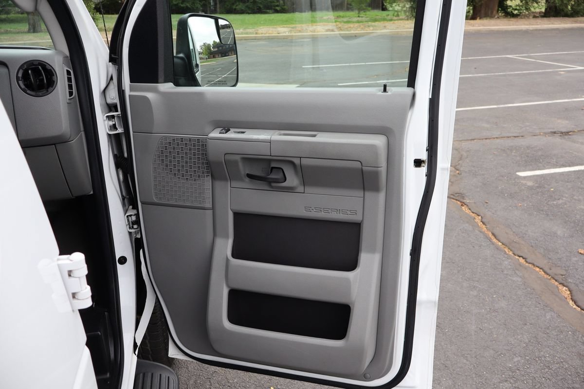 Used 2010 Ford E-350 and Econoline 350 XLT RWD image 27