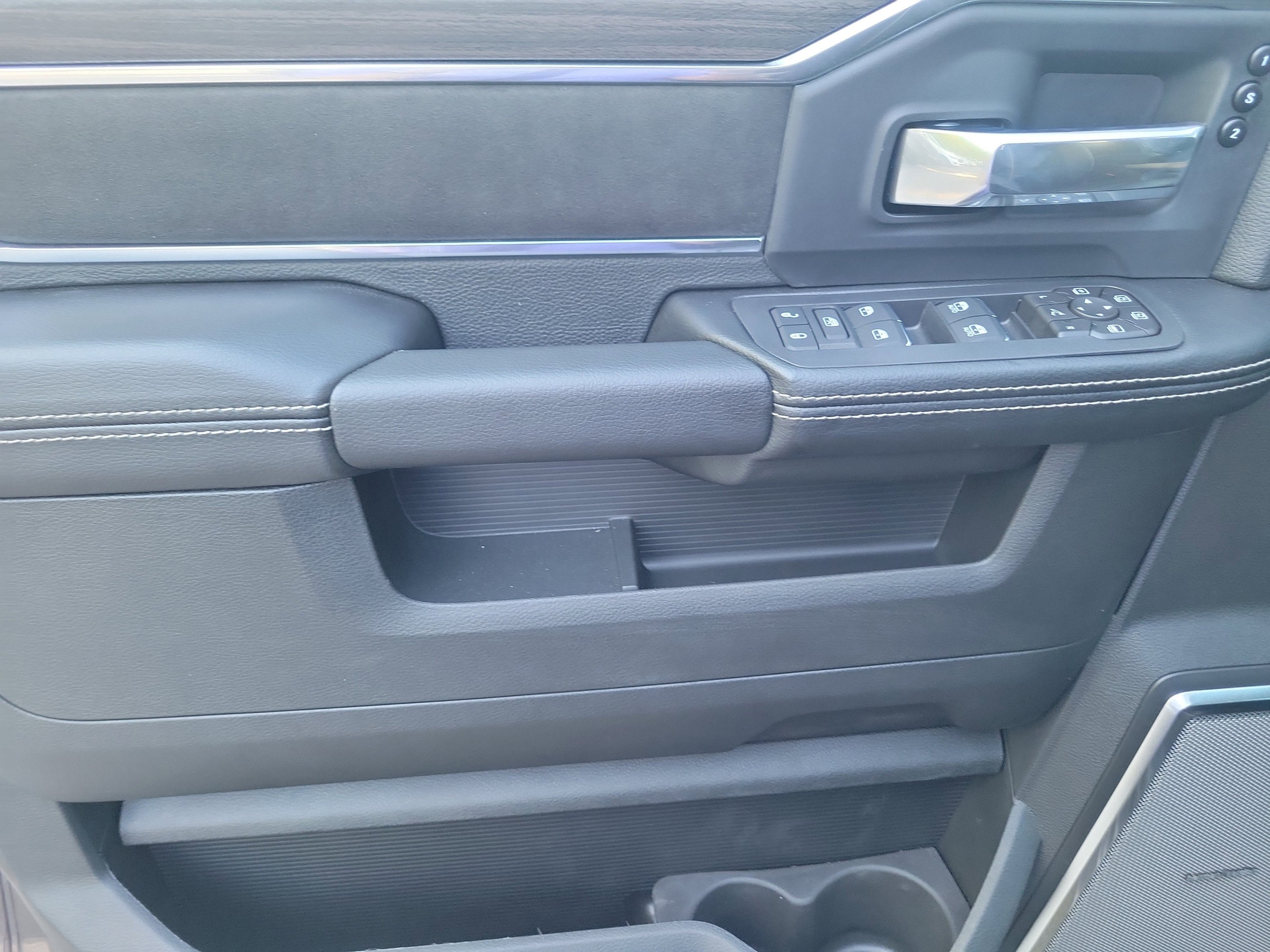 New 2026 RAM 2500 Laramie AWD/4WD image 25