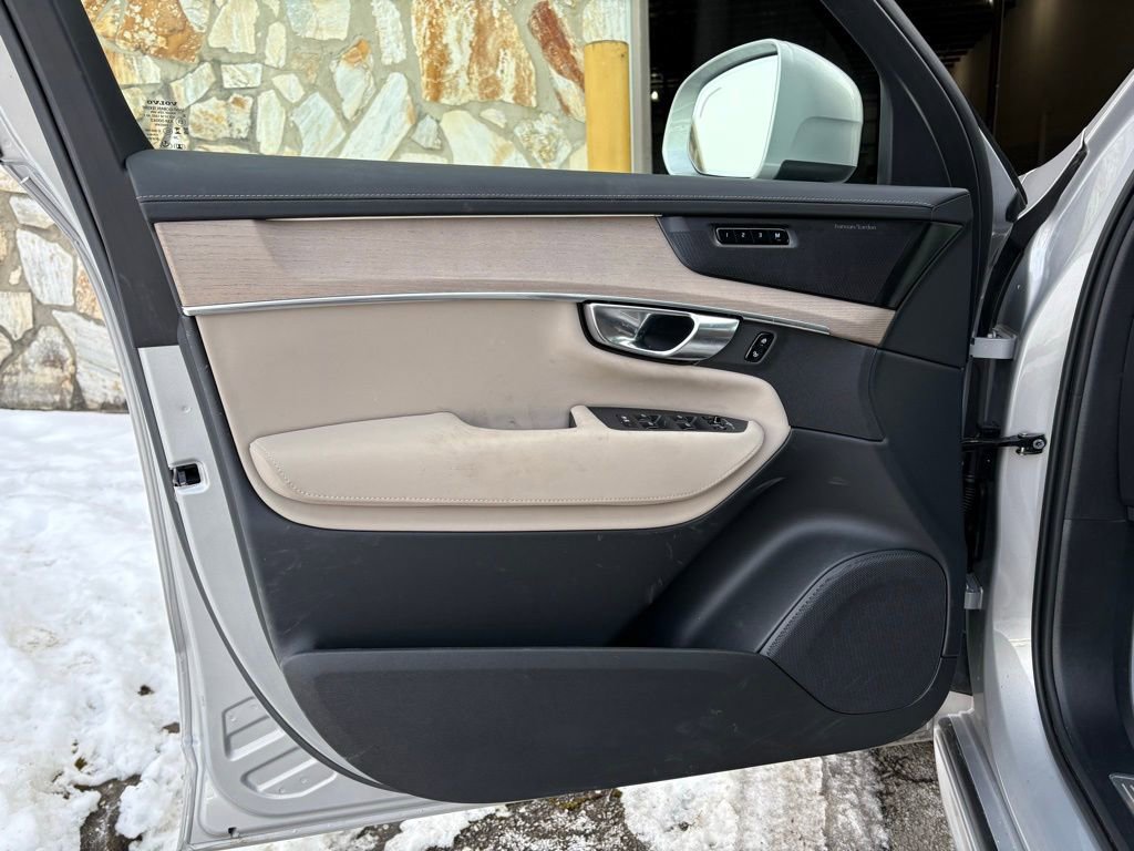 Used 2025 Volvo XC90 B6 Plus image 20