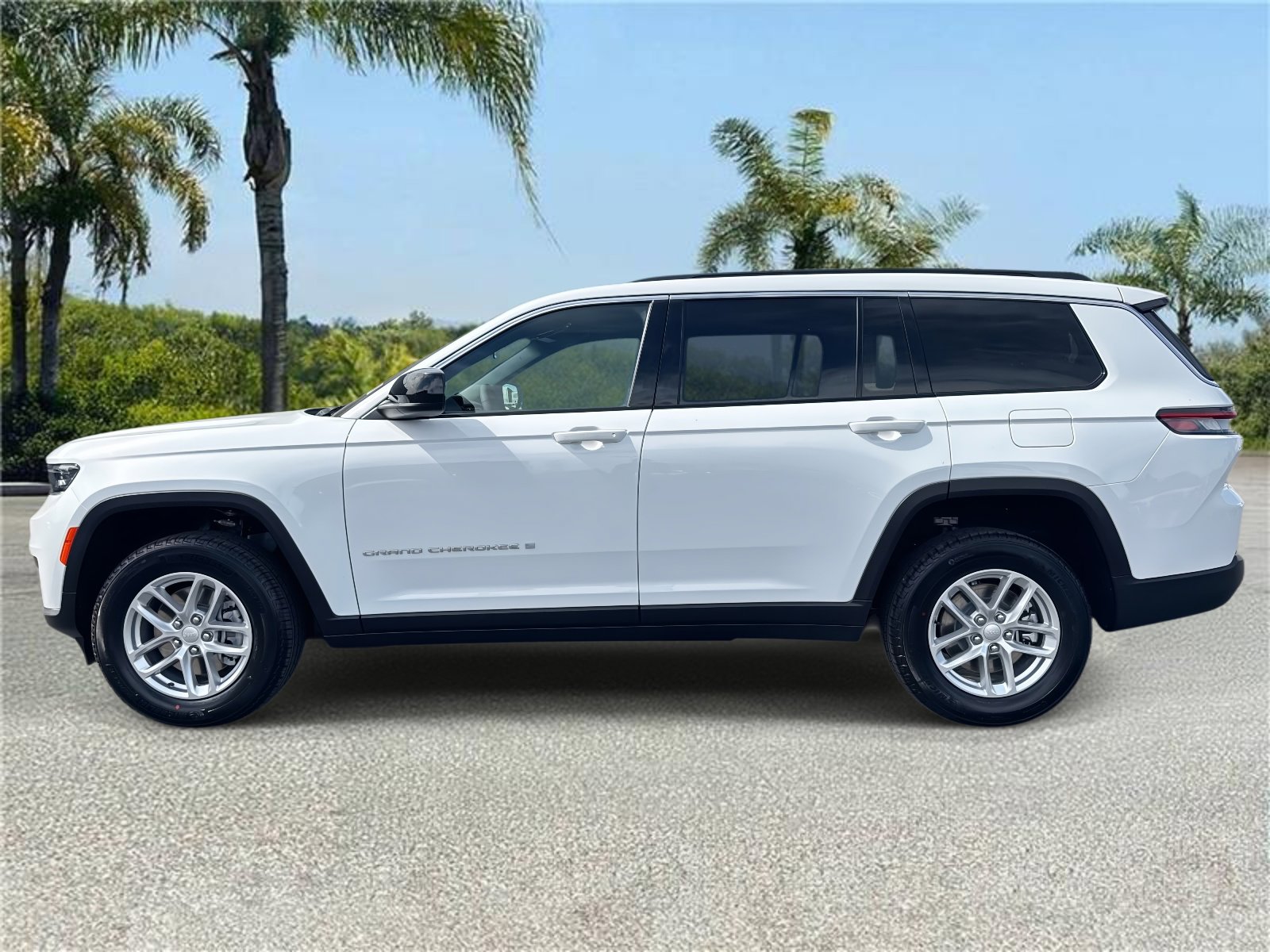 New 2026 Jeep Grand Cherokee L 2WD image 2