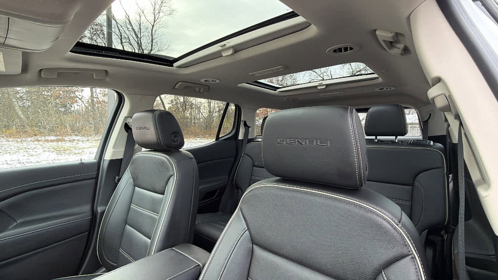 Used 2023 GMC Acadia Denali w/ Denali Ultimate Package image 9