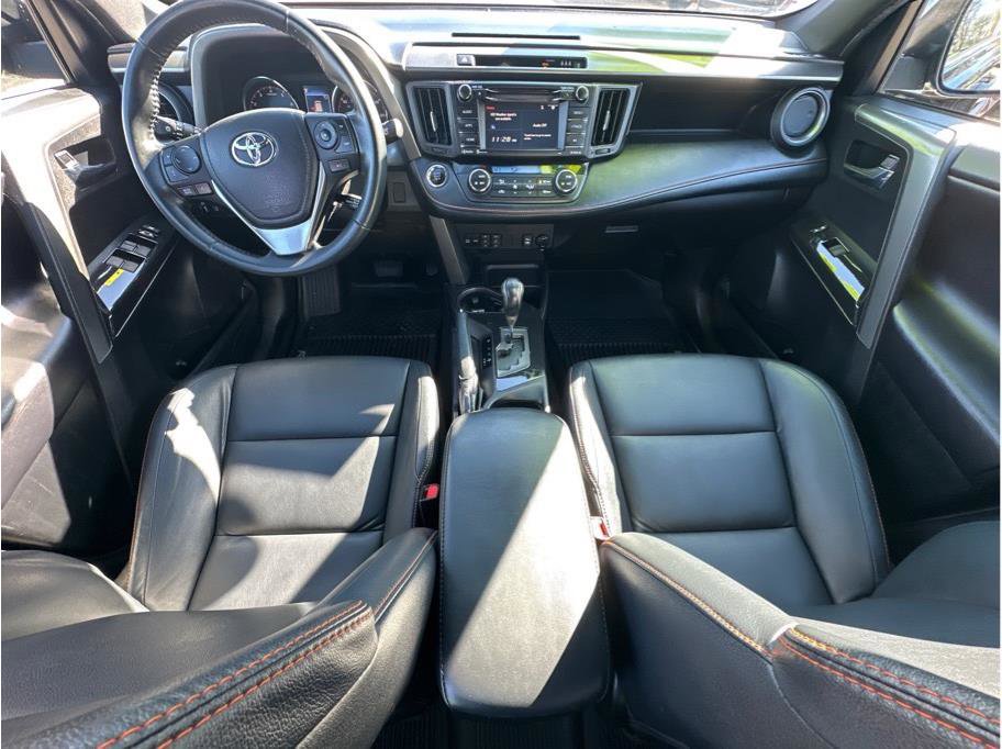 Used 2018 Toyota RAV4 SE w/ Power Extra Value Package image 20