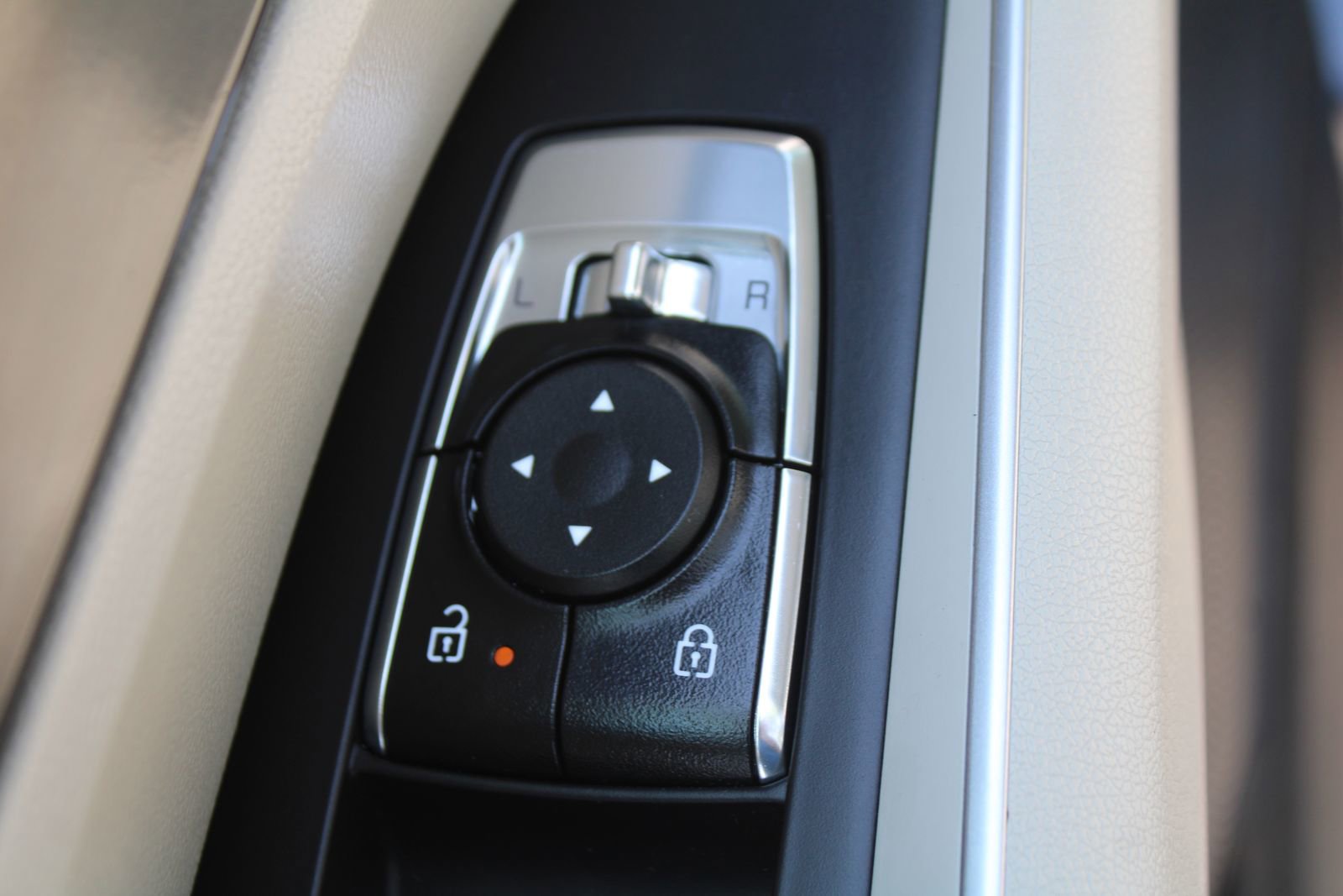 Certified 2025 Kia Sorento EX FWD image 22