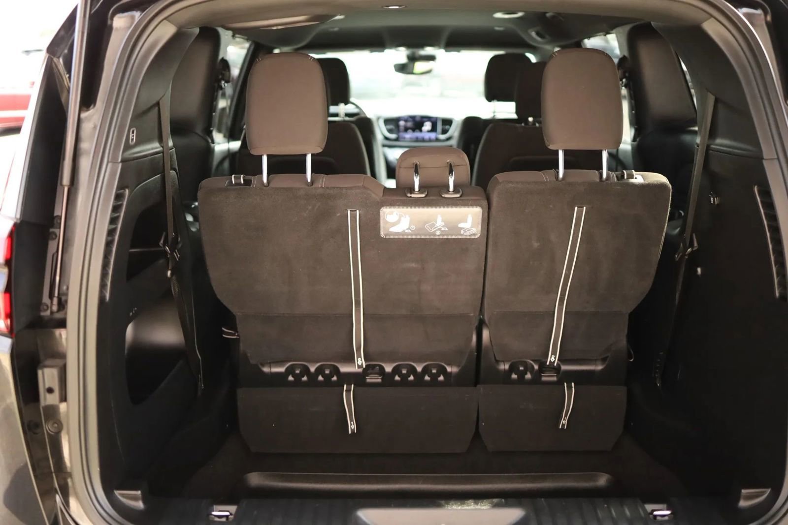 Used 2021 Chrysler Pacifica Touring w/ Uconnect Theater Family Group image 47