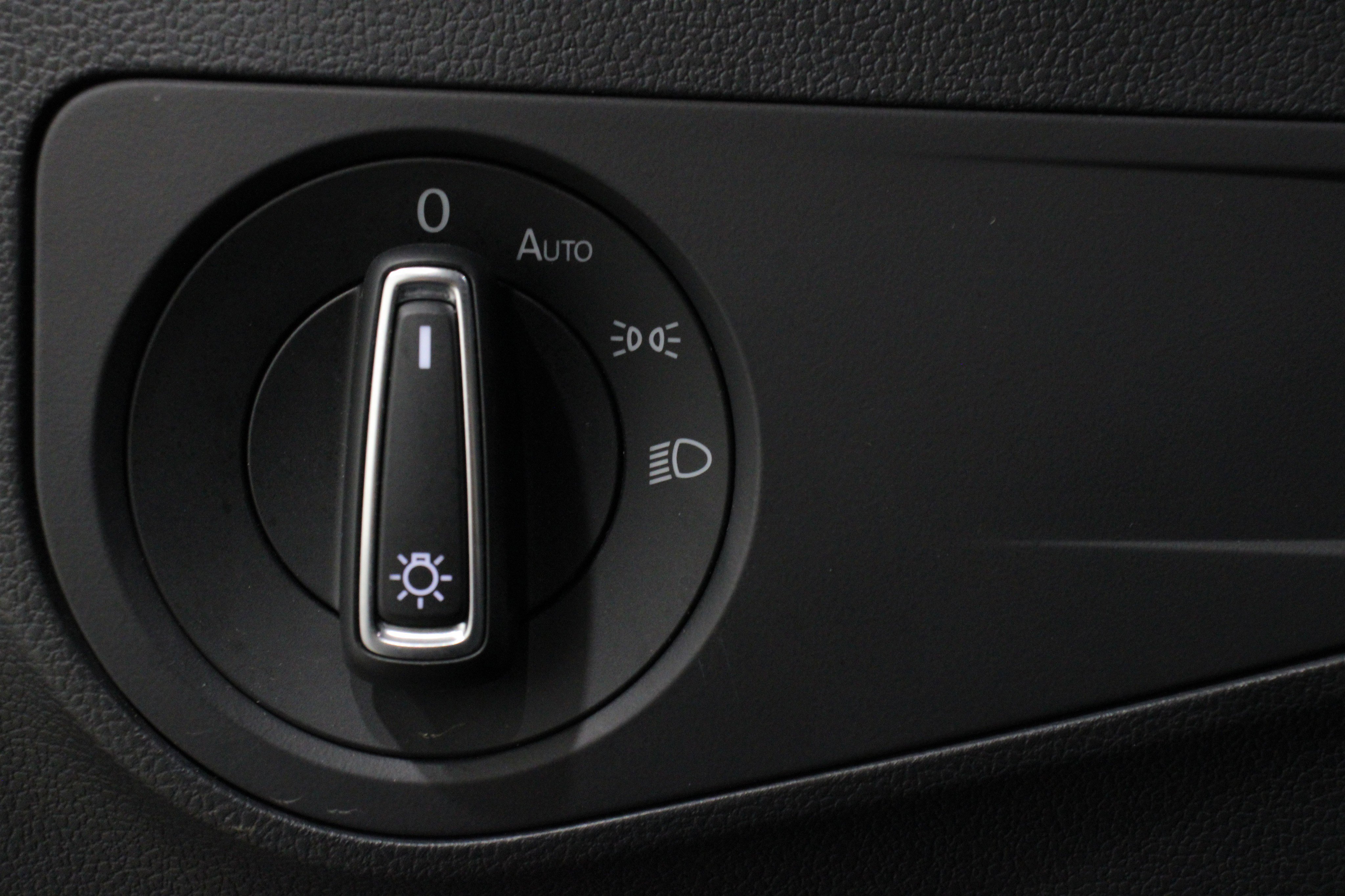 Used 2024 Volkswagen Tiguan SE image 10