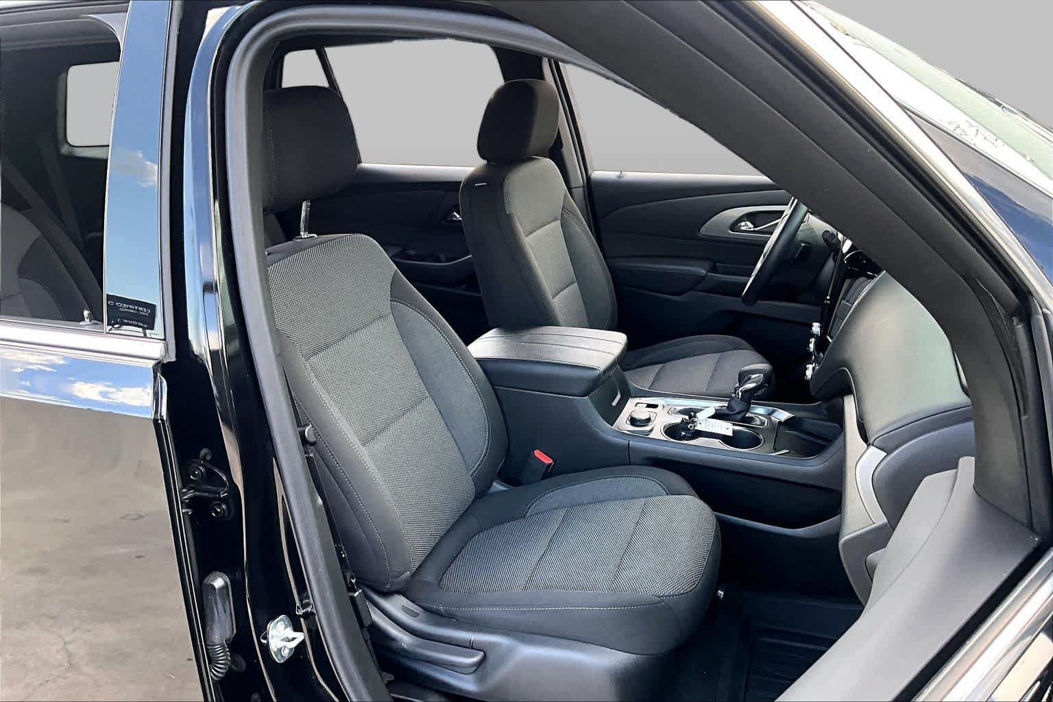 Used 2023 Chevrolet Traverse LT FWD image 9
