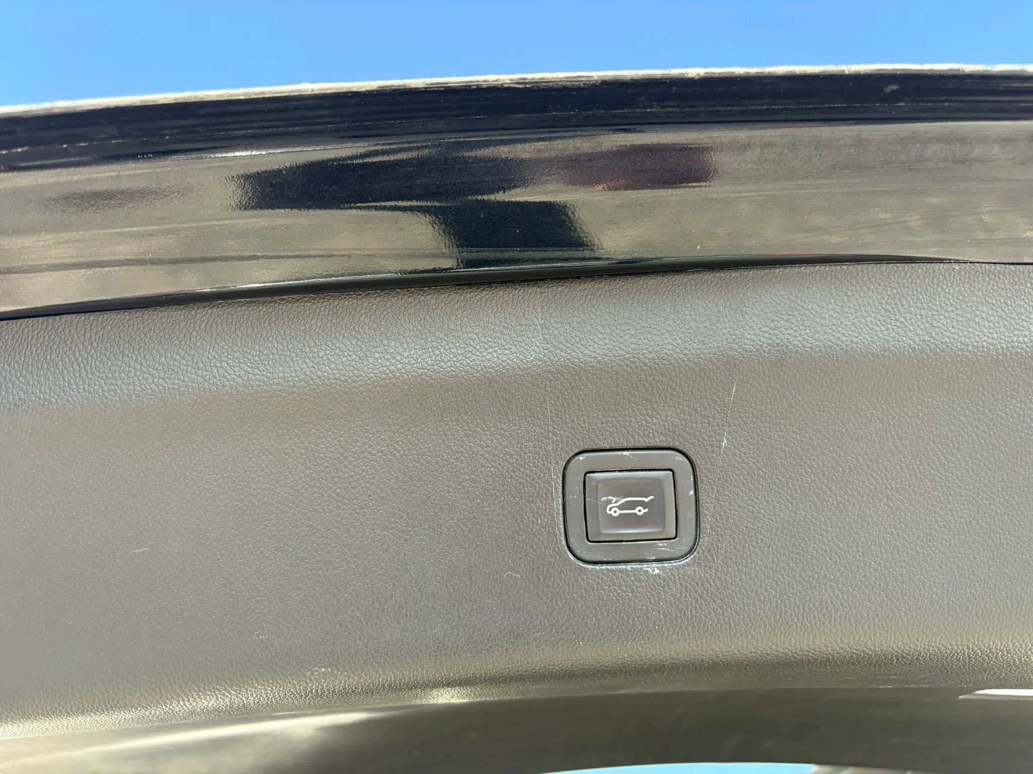 Used 2019 Buick Enclave Avenir w/ Avenir Technology Package image 11