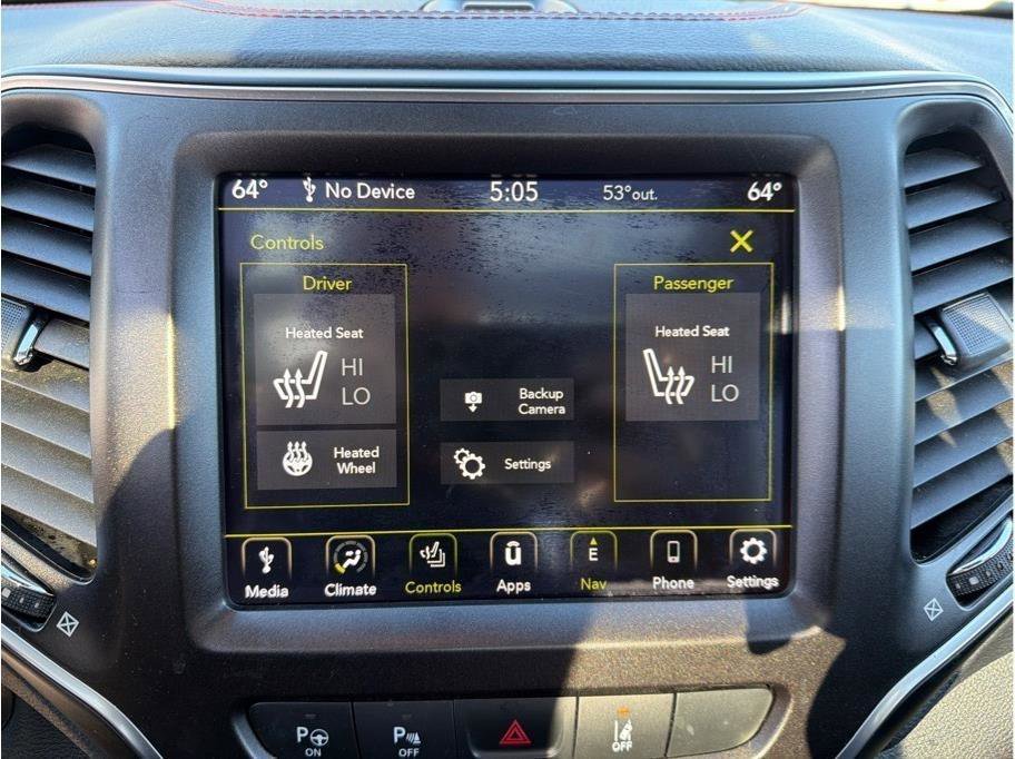 Used 2020 Jeep Cherokee Trailhawk w/ Technology Group image 24