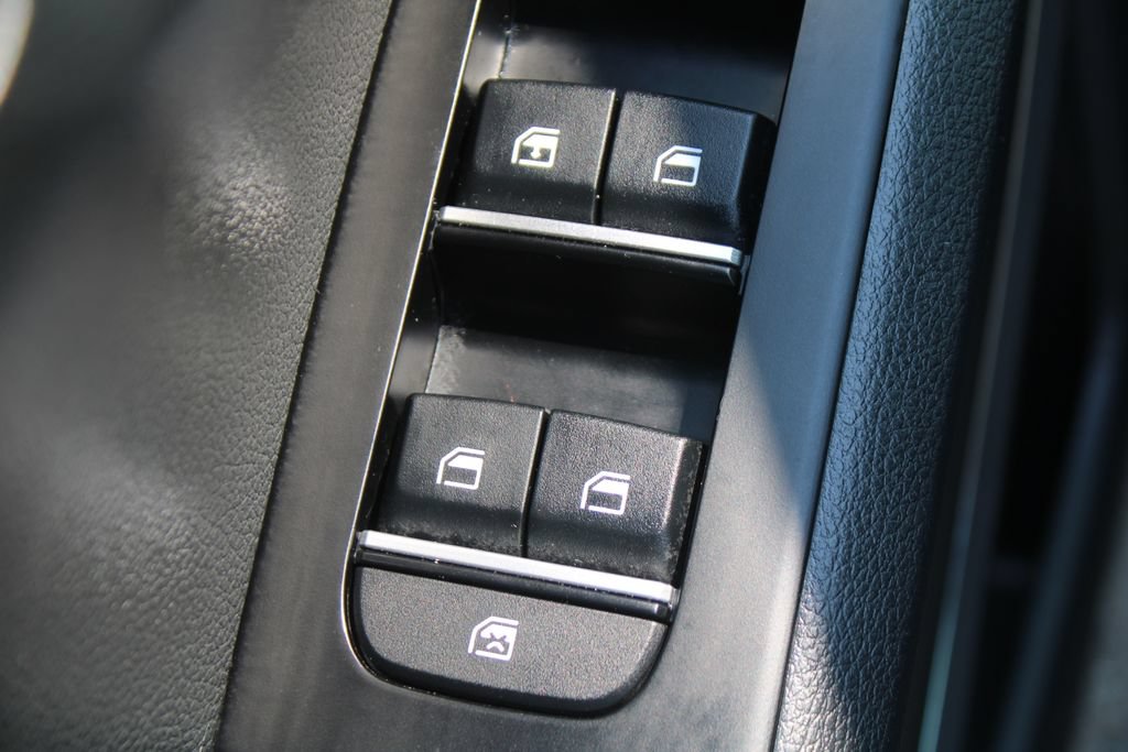 Certified 2025 Kia Soul LX w/ LX Technology Package FWD image 19