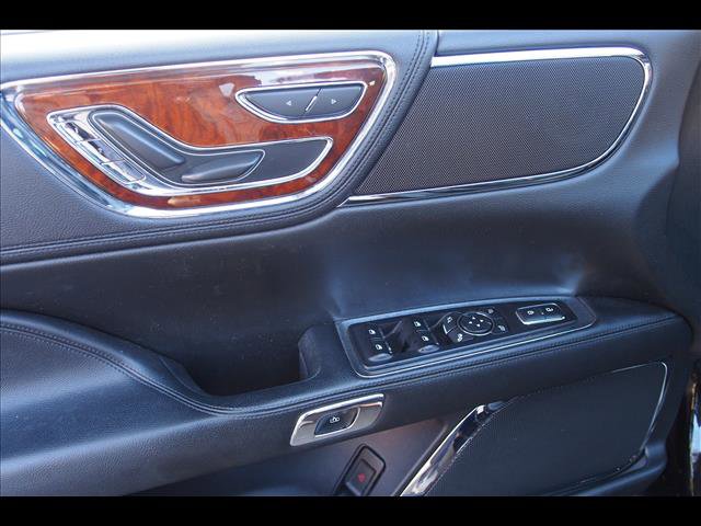 Used 2019 Lincoln Continental Select image 21