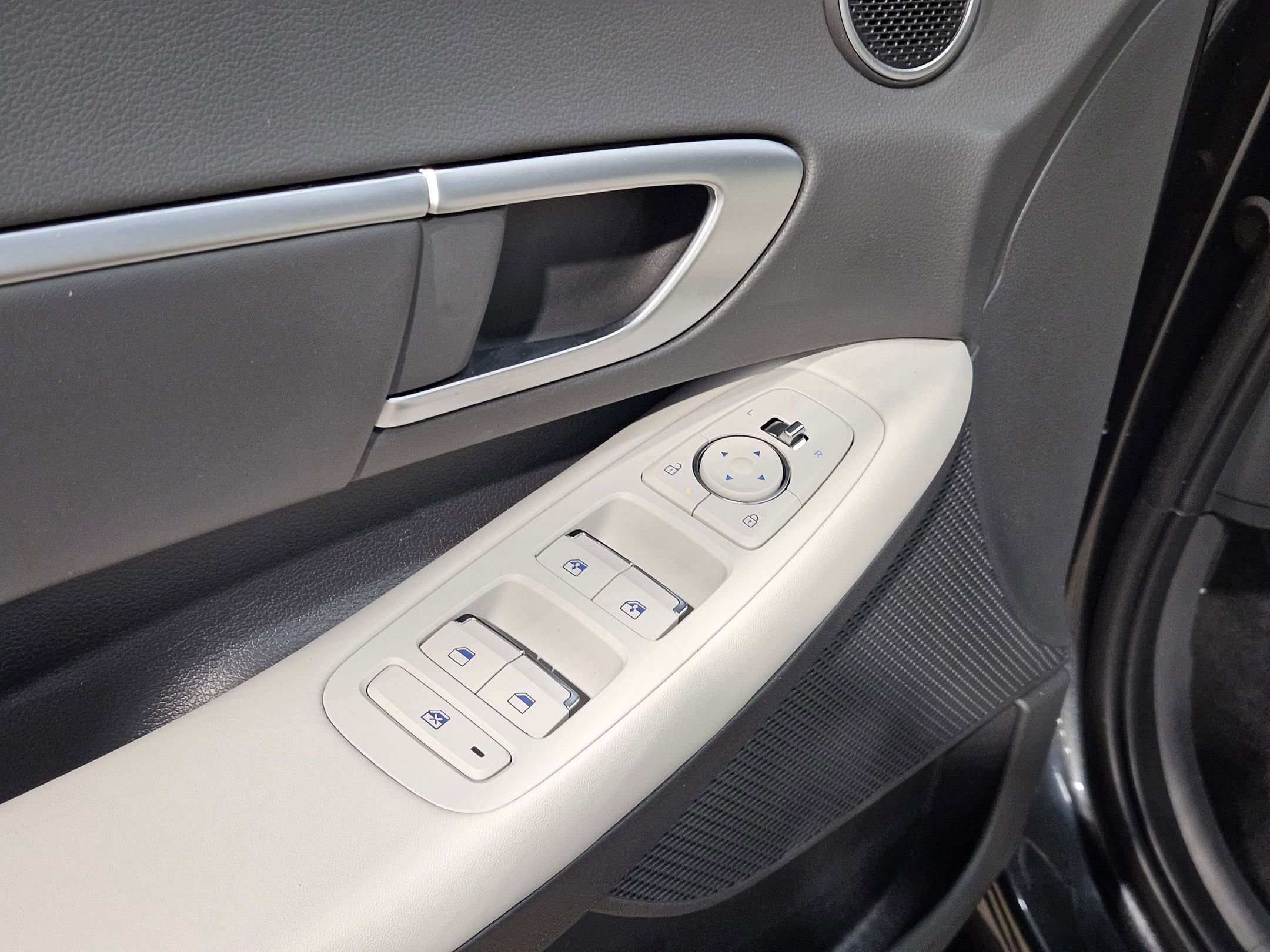 Used 2025 Hyundai Sonata SEL FWD image 21