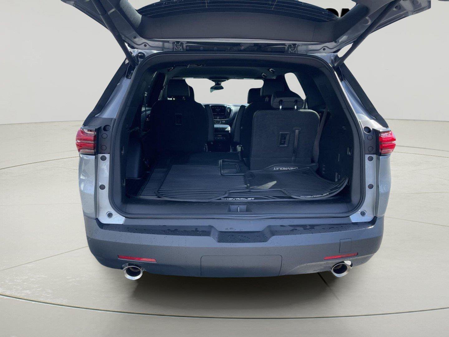 Used 2023 Chevrolet Traverse LT AWD/4WD image 9