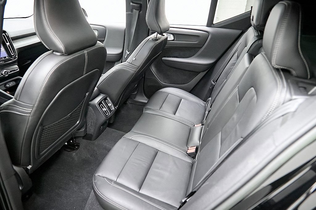 Certified 2023 Volvo XC40 B5 Plus image 21