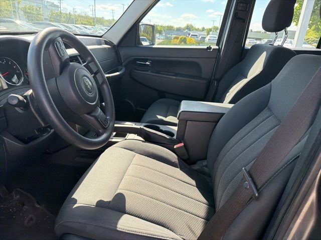 Used 2012 Jeep Liberty Sport AWD/4WD image 7