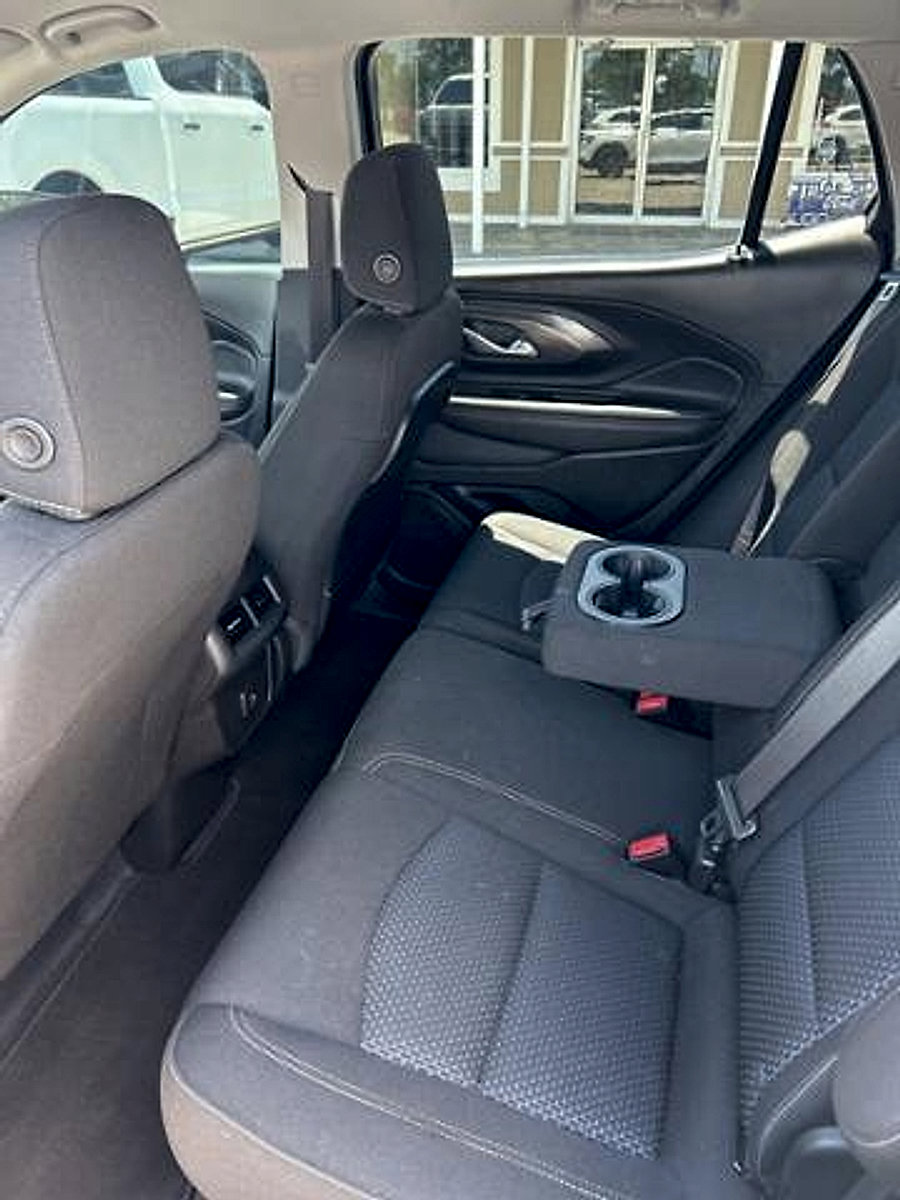 Used 2023 GMC Terrain SLE w/ Elevation Edition image 17