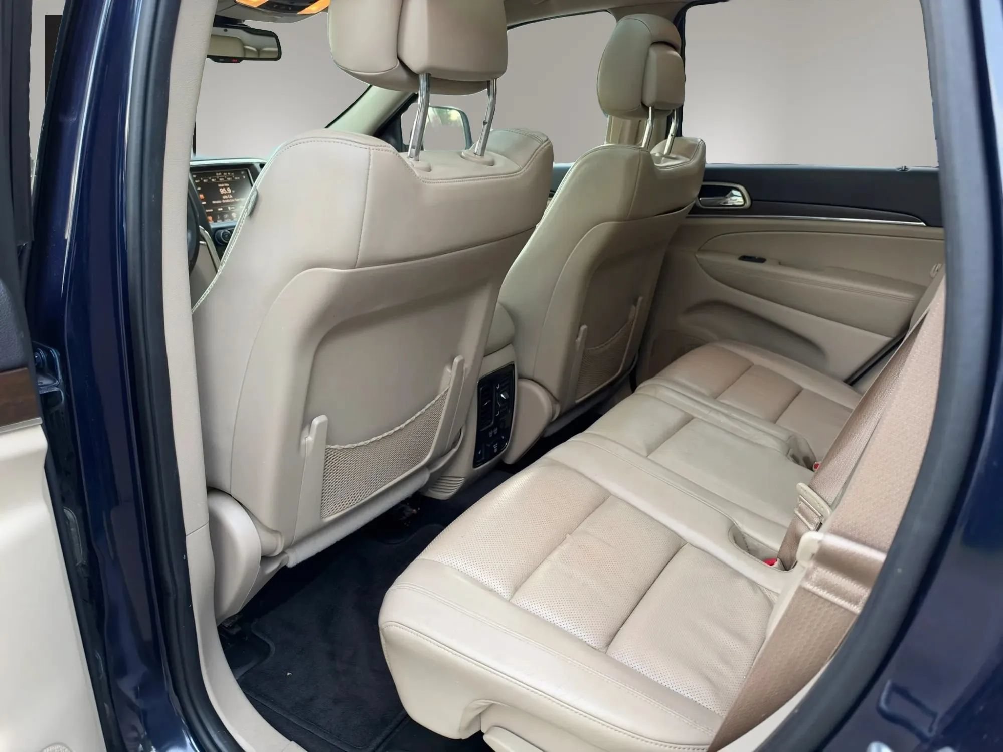Used 2015 Jeep Grand Cherokee Limited w/ Luxury Group II AWD/4WD image 21