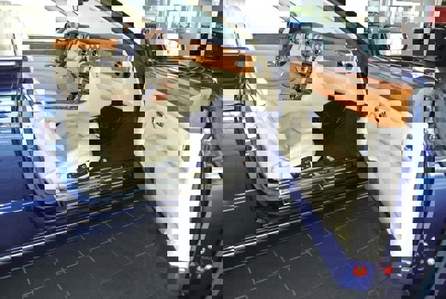 Used 2009 Bentley Azure image 20