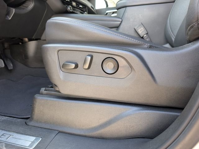 Used 2025 Chevrolet Suburban Z71 image 19