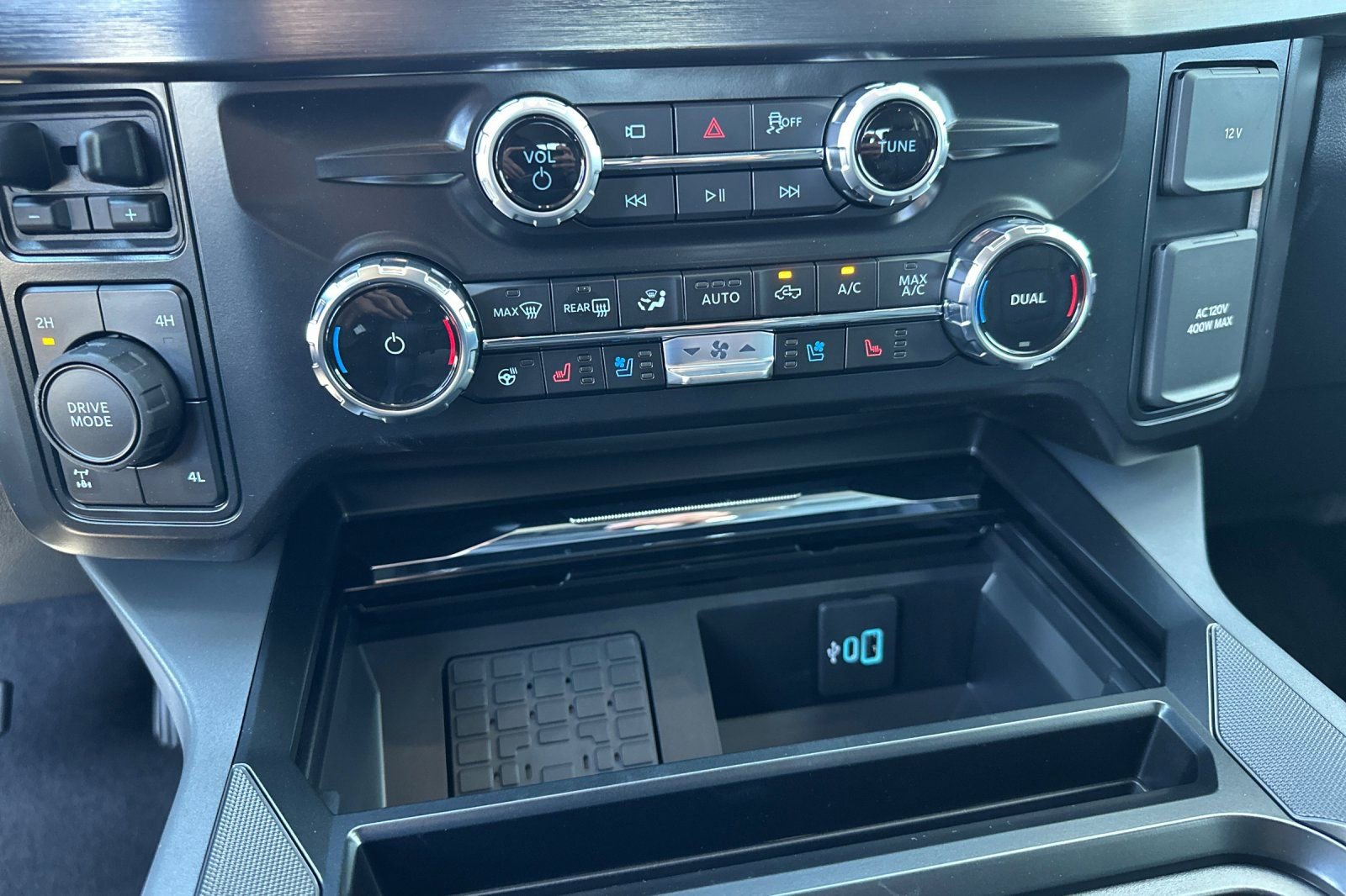 New 2026 Ford F350 Lariat w/ Black Appearance Package image 24