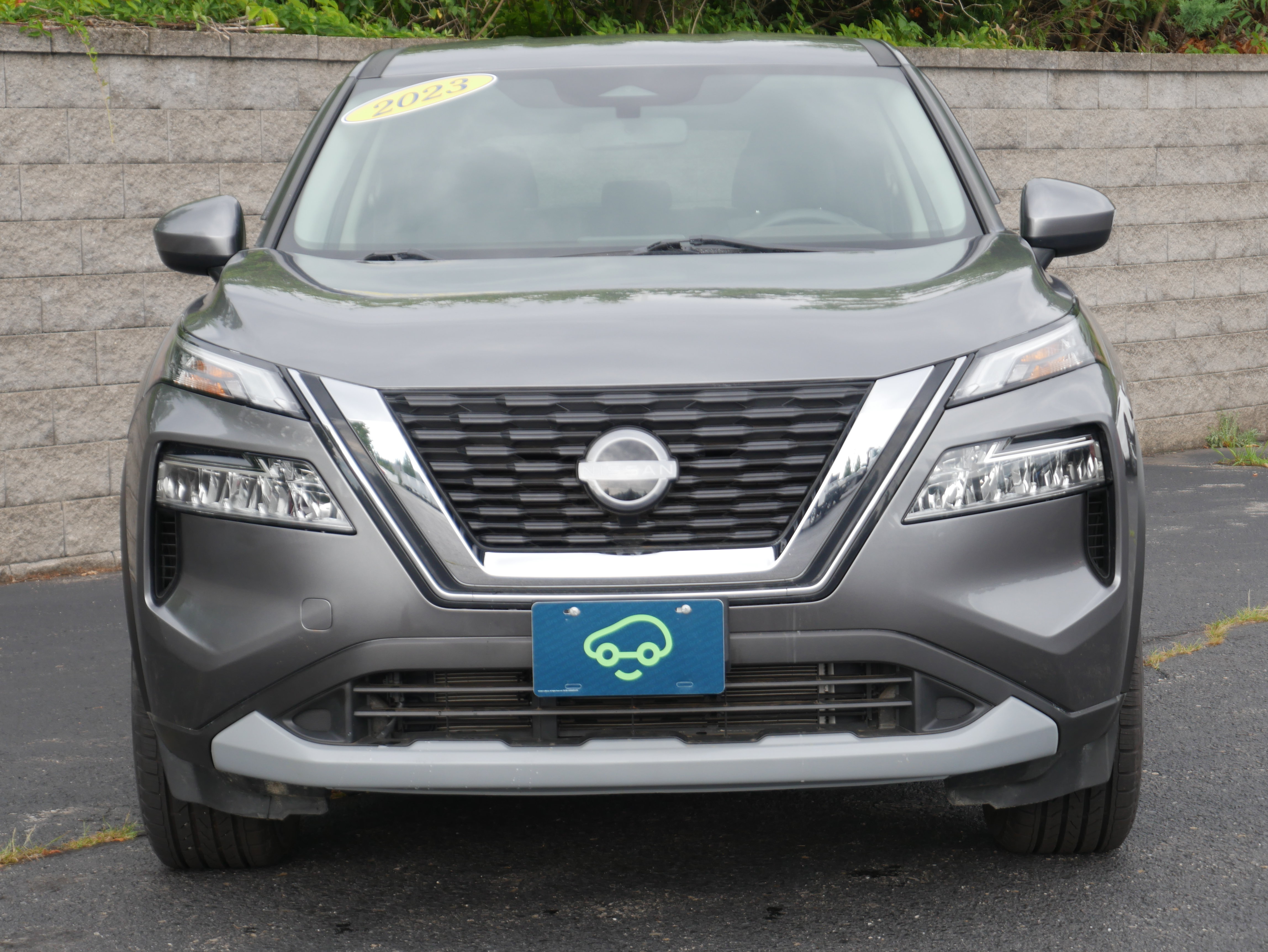 Used 2023 Nissan Rogue SV AWD/4WD image 2