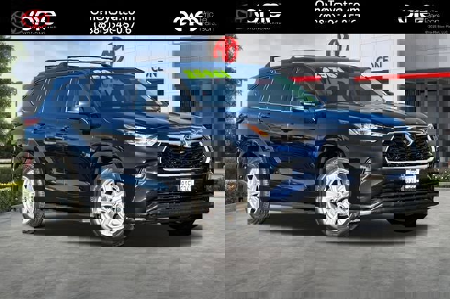 Used 2020 Toyota Highlander LE image 1