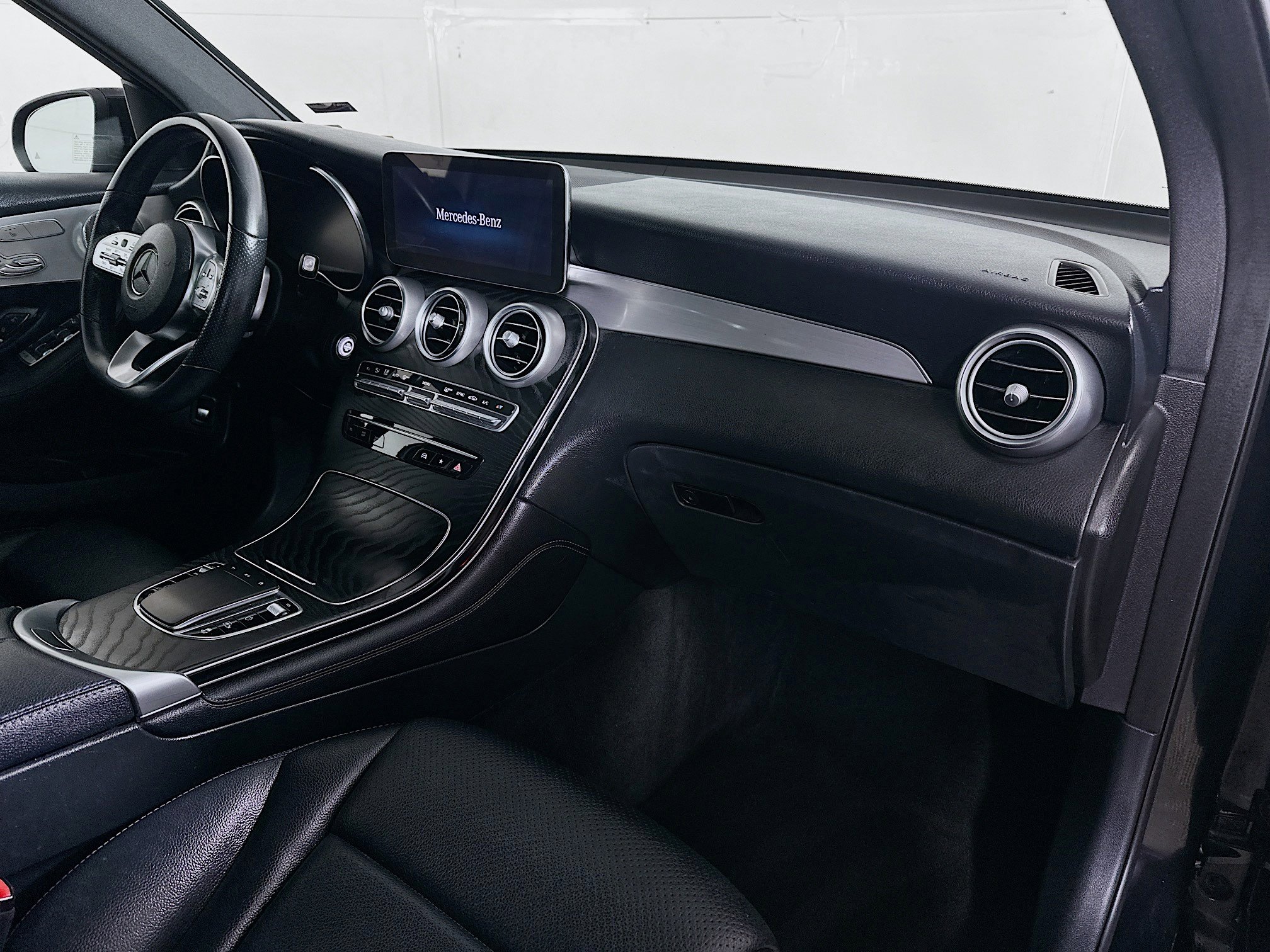 Used 2021 Mercedes-Benz GLC 300 4MATIC image 29