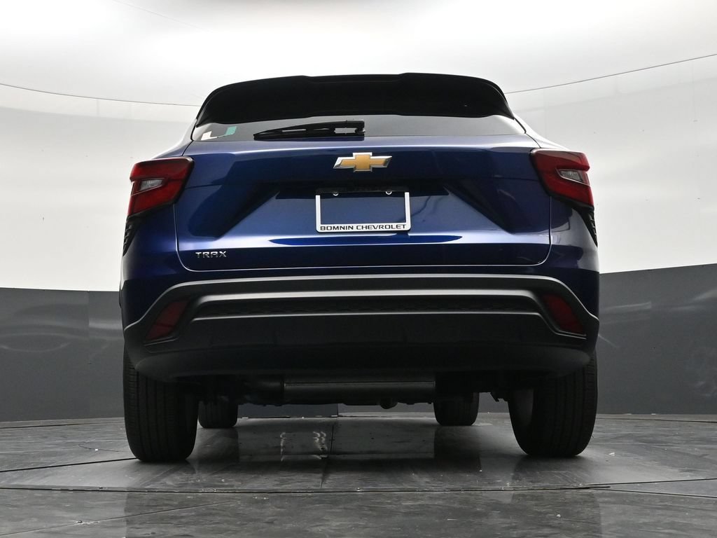 Used 2024 Chevrolet Trax LS w/ LS Convenience Package FWD image 22
