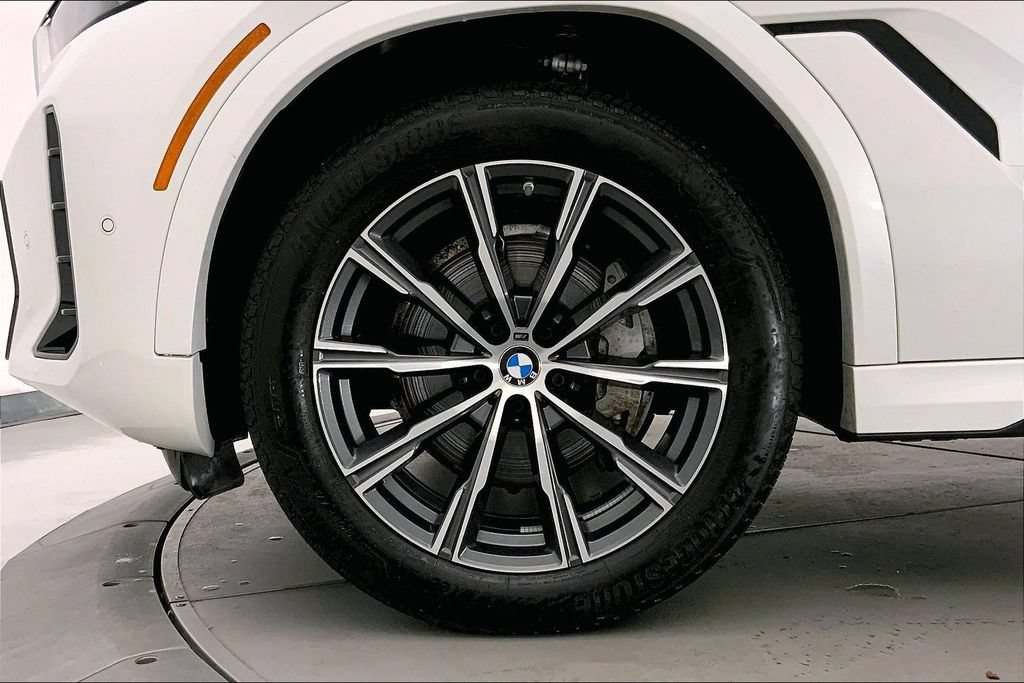 Certified 2026 BMW X6 xDrive40i w/ Climate Comfort Package AWD/4WD image 8