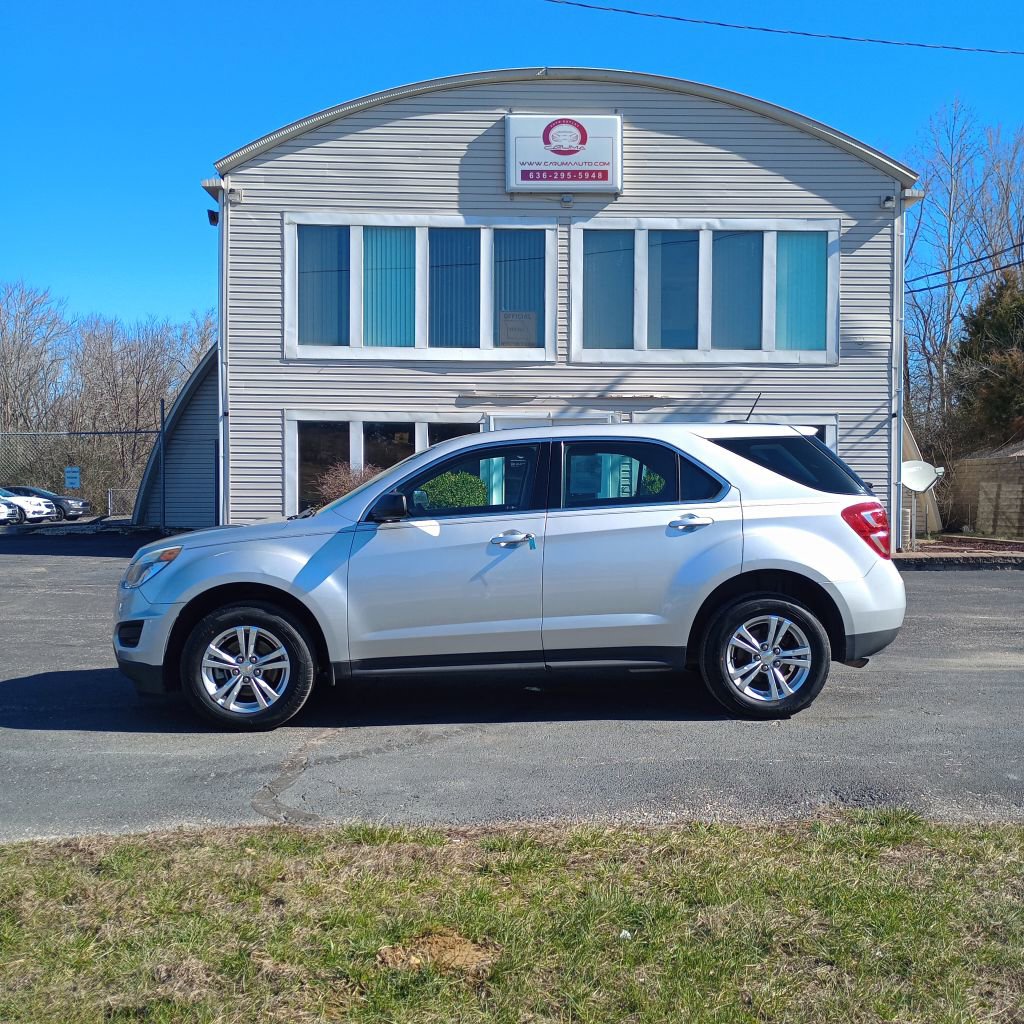 Used 2017 Chevrolet Equinox LS image 2