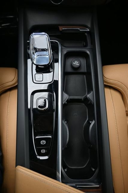Used 2023 Volvo XC60 B5 Ultimate w/ Climate Package image 11