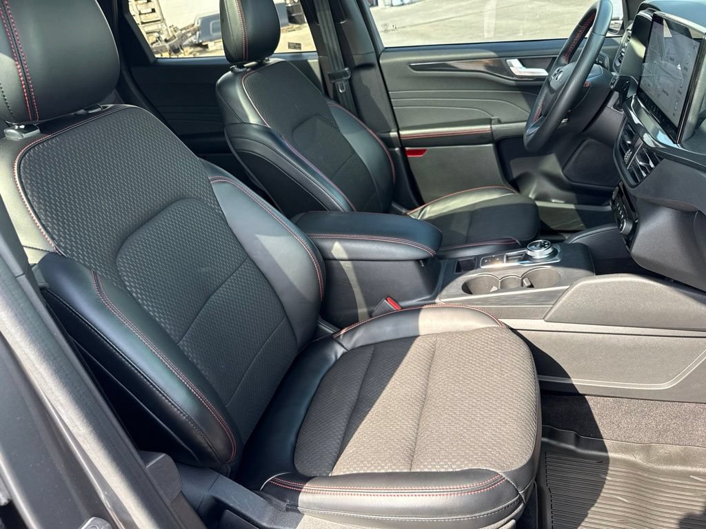 Used 2023 Ford Escape ST-Line w/ Tech Pack #1 AWD/4WD image 33